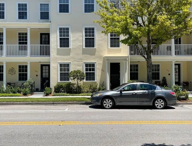 Building Photo - 1733 Prospect Ave