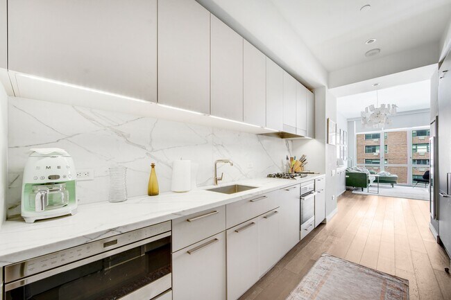 Photo - 305 E 51st St