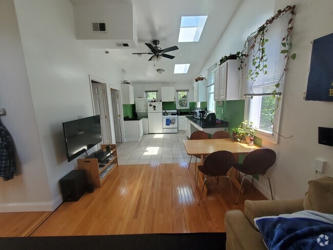 Building Photo - 4315 River Rd NW Unit Apt 5