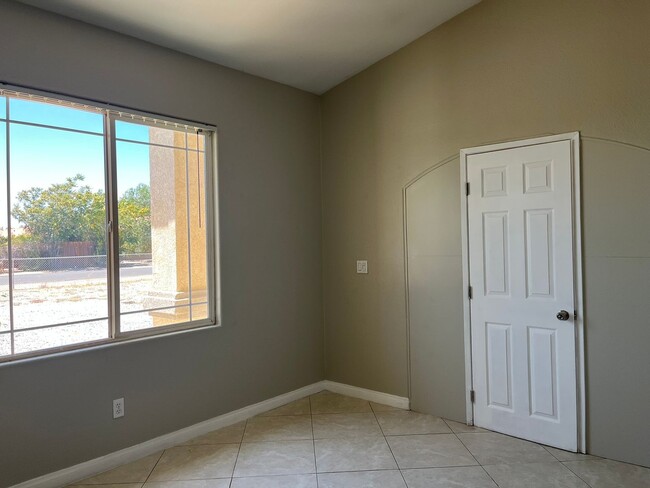 Photo - 4 bedrooms 2 bathroom home in Apple Valley!
