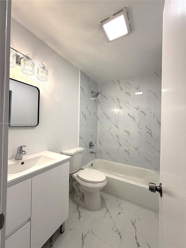 Photo - 1185 SW 16th Ave Unit 2