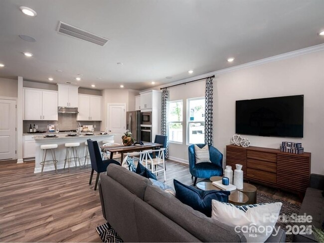 Photo - 325 Cranford Dr