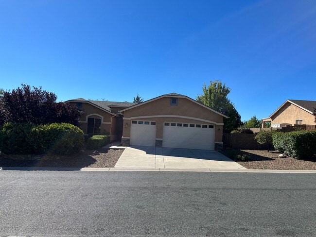 Building Photo - Corner 3 Bedroom Home + 3 Car Garage in Gr...