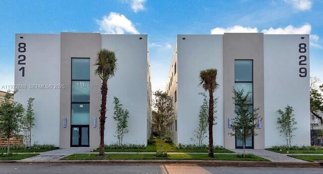 Building Photo - 829 SW 18th Ave Unit 206