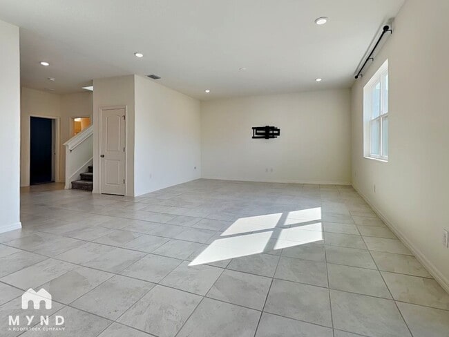 Photo - 37450 MacKenzie Dr