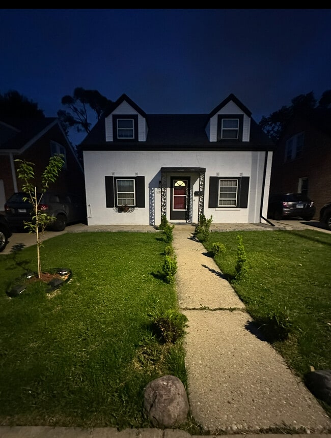 Photo - 7802 W Victoria St