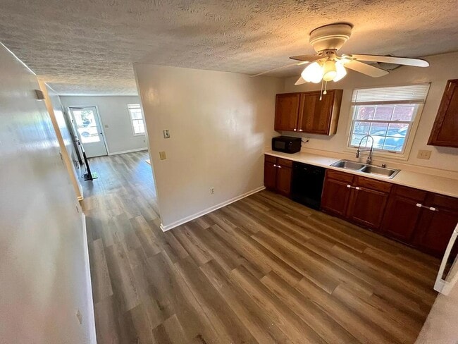 Photo - 1086 Duncan Ave