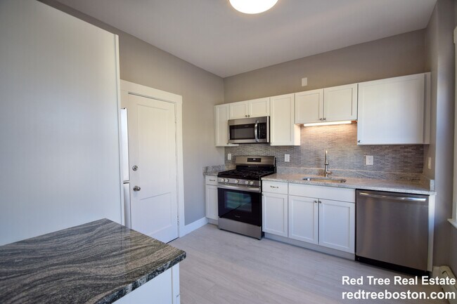 Photo - 142 Sutherland Rd Unit #2