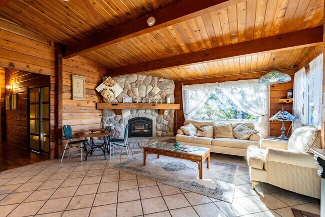 Photo - 707 Northumberland Heights Rd Unit ID1328904P