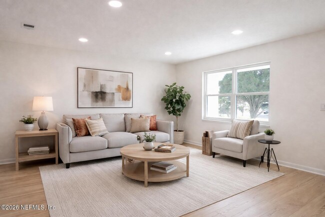 Photo - 43 Saratoga Cir S