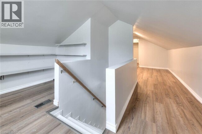 Photo - 839 Stirling Ave S