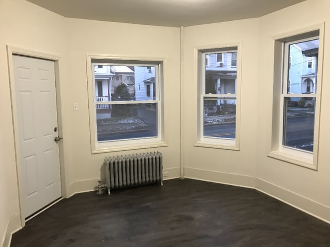 Photo - 114 Monmouth St Unidad 114