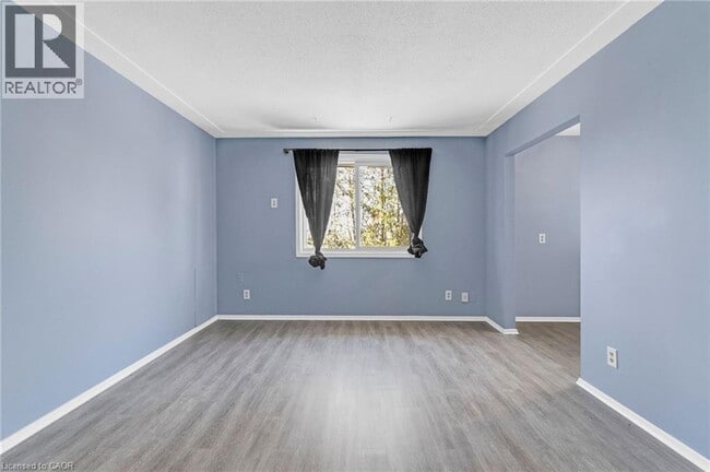 Photo - 16 East Ave Unité 5