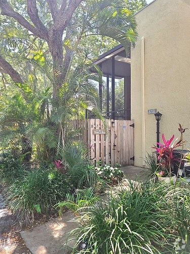 Building Photo - 8751 Live Oak Ct Rental