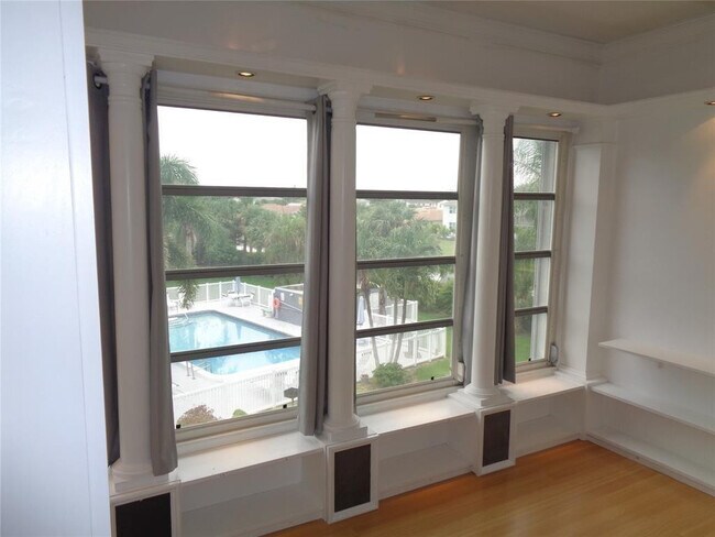 Photo - 4200 Crystal Lake Dr Unit 313