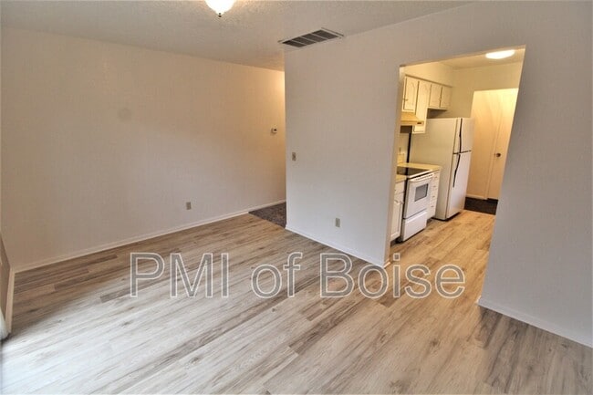 Photo - 7201 W Amity Rd