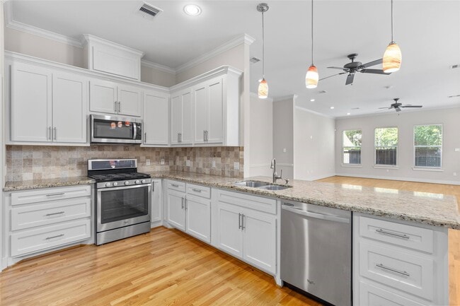 Photo - 1221 W 23rd St