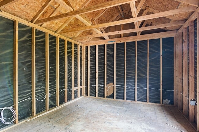 Building Photo - 1606 Oaks Dr