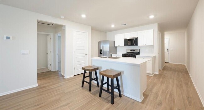 Photo - 560 St Charles Pl