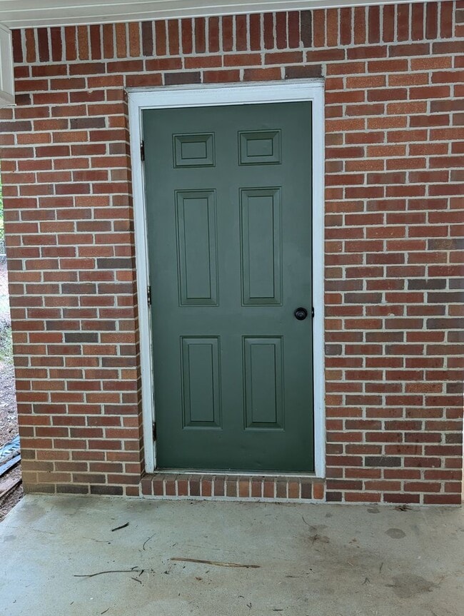 Photo - 866 Hollins Rd