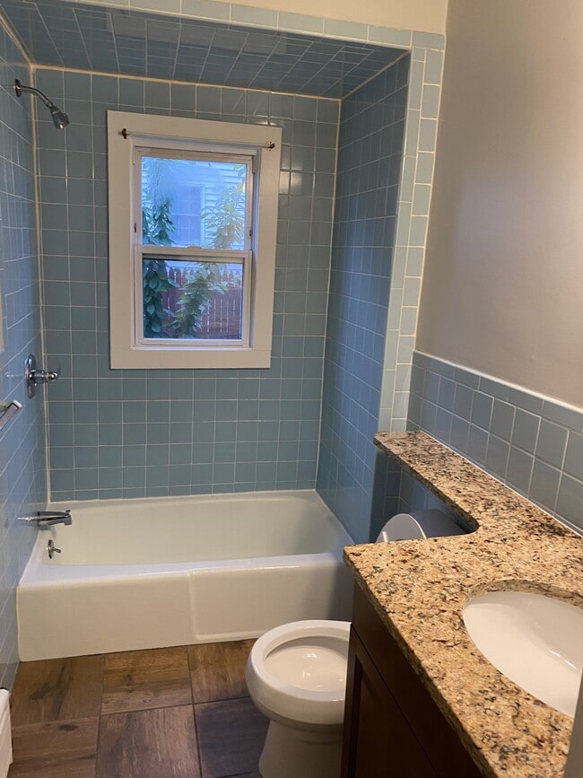 34 Nobile St Unidad Apartment