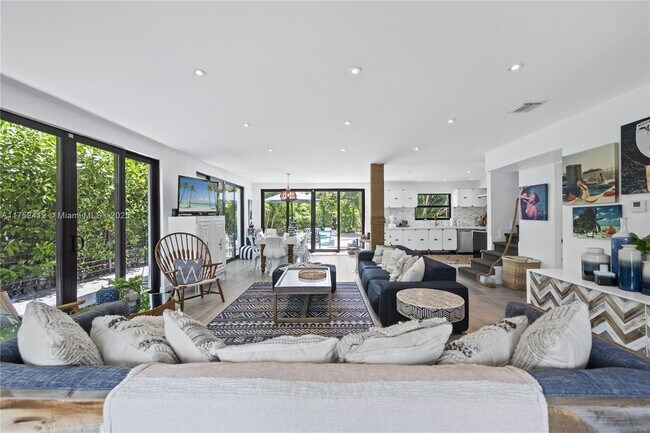 Photo - 1210 NE 89th St