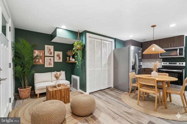 Building Photo - 2146 N Van Pelt St Unit 1