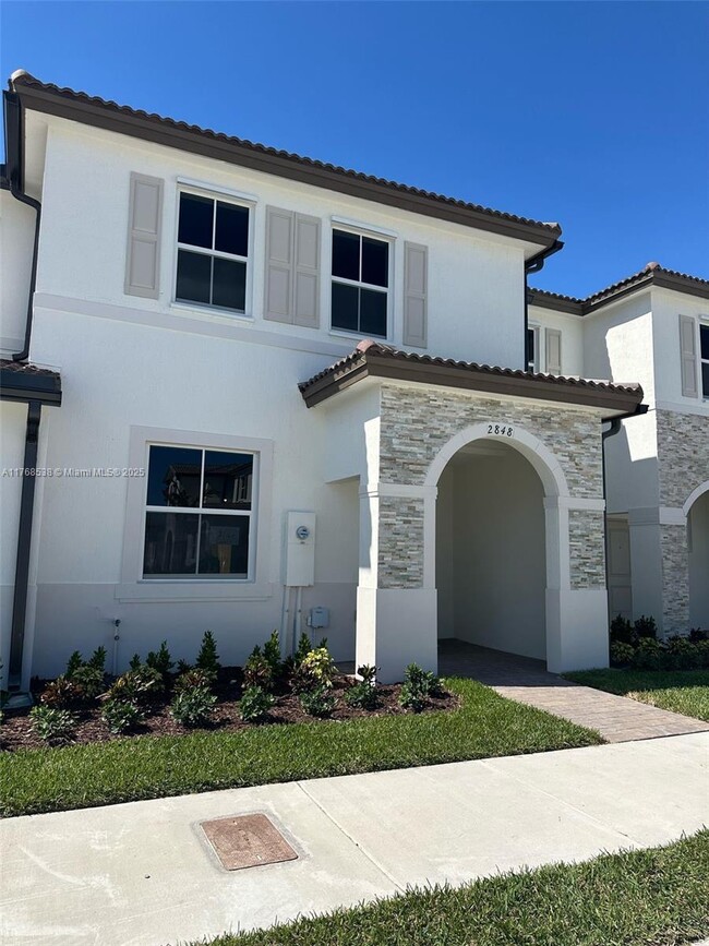 $2,450 2848 SE 26 Ter - $2,450 2848 SE 26 Ter Casa Adosada
