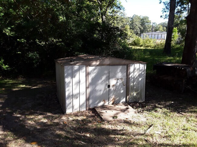 Storage Shed - 206 W Charlotte Ave