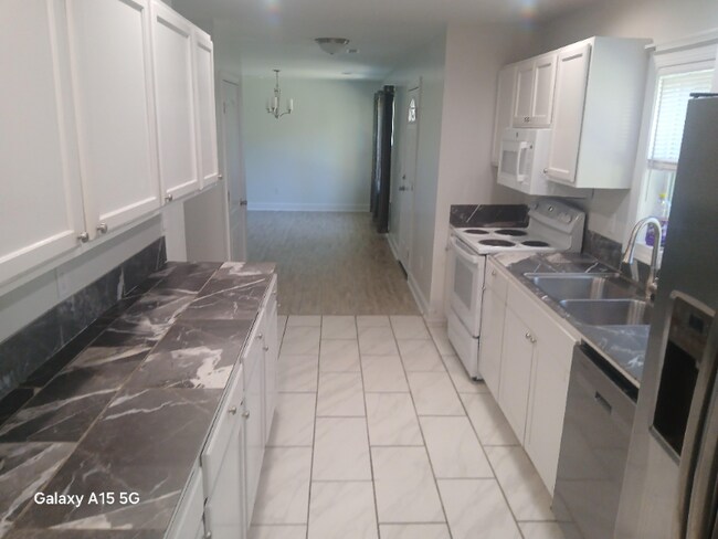 Photo - 230 Northwest Ave