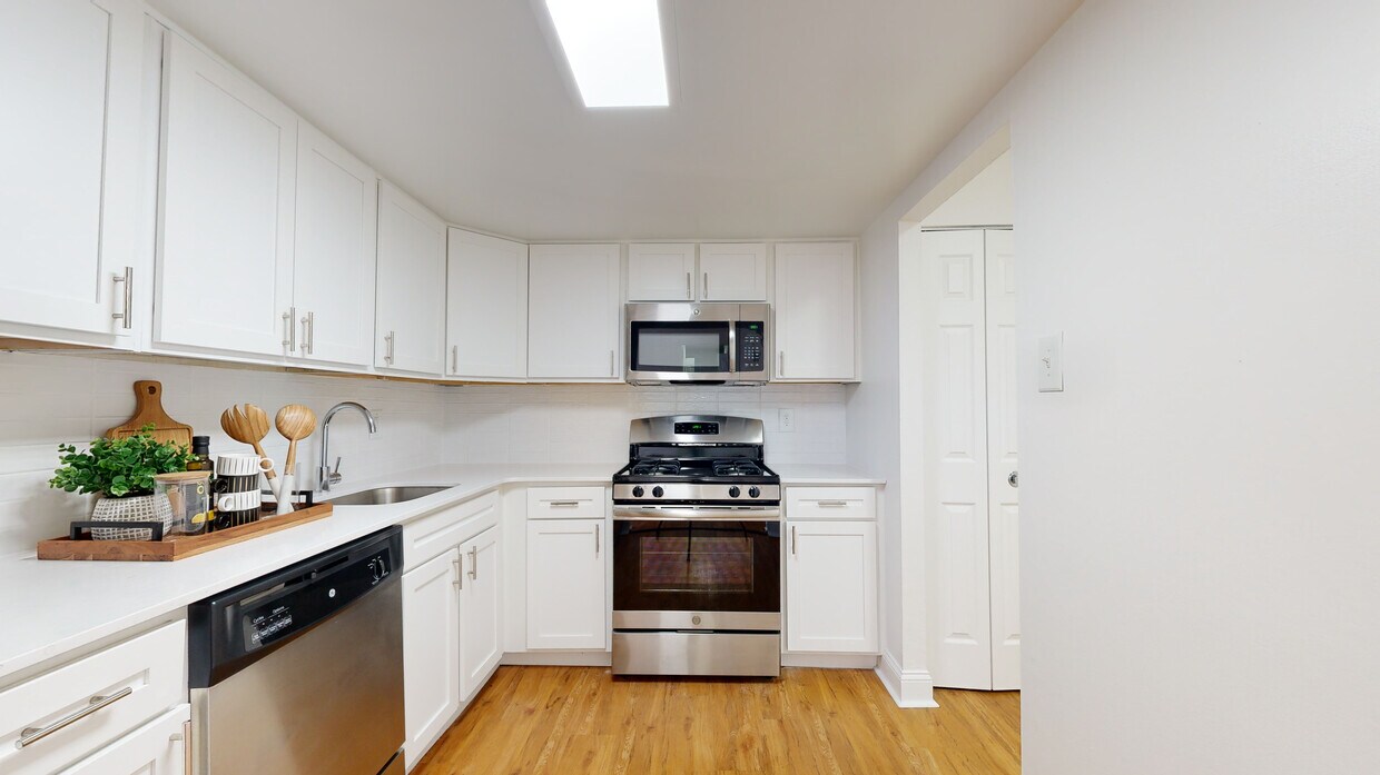 Photo - Chestnut Hill Village Apartments