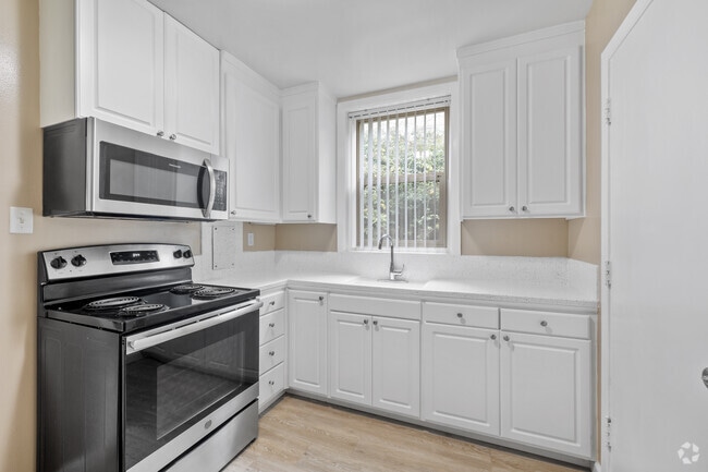 2 bed, 1 bath, 720 sq ft