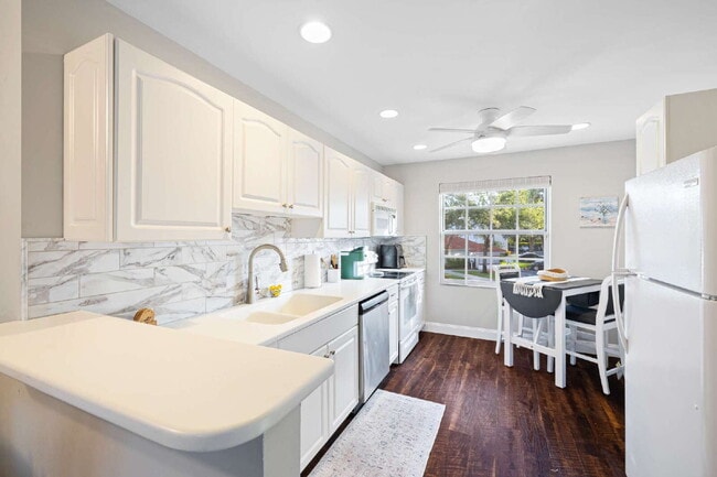 Photo - BEAUTIFUL COACH HOME AT WINDSOR PLACE IN B... Unit 201