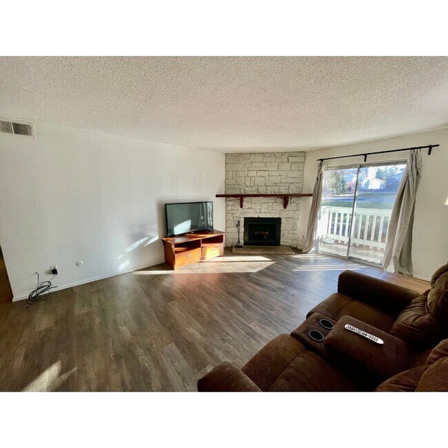 Building Photo - 8555 Fairmount Dr Unit F108 Rental