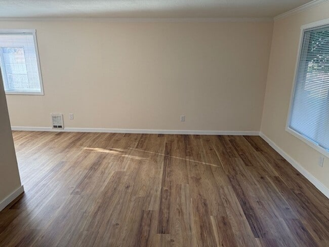 Photo - Alfi 3325 4-plex - Everett Unidad 1