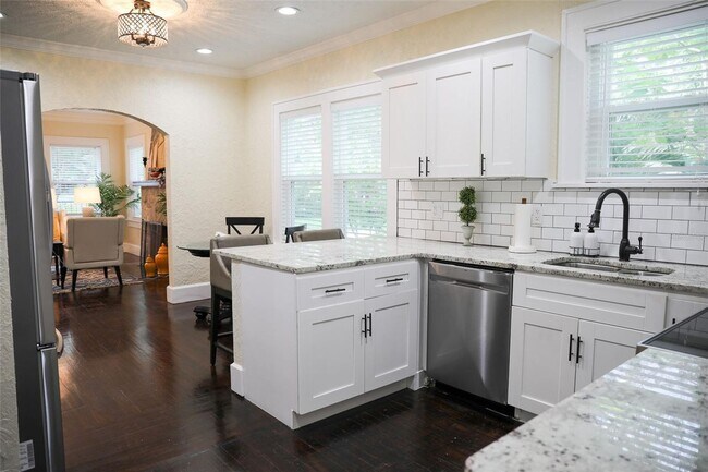 Photo - FURNISHED LUXURY 3 Br 3 Ba RENTAL NEAR DOW... Unit 850 13th Ave N
