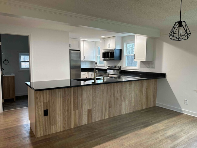 Photo - 499 Bridge St