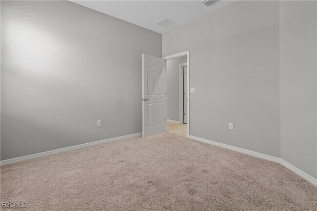 Building Photo - 4165 Bloomfield St