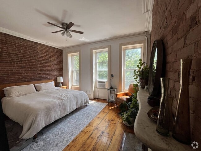 Building Photo - 3 Summit St Rental