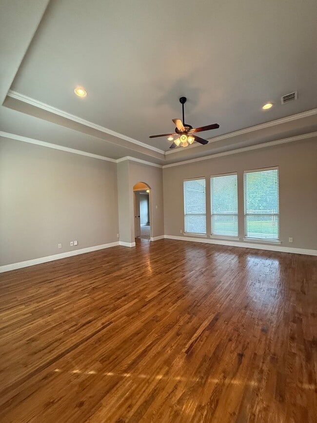 Photo - 3/2/2 - WATER + LAWN CARE Included + COMMUTER FRIENDLY