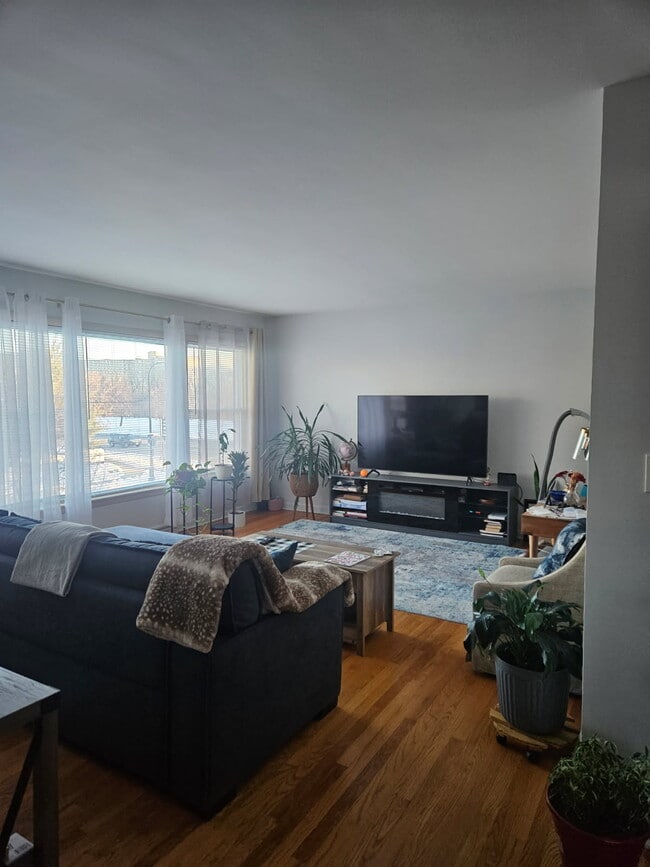 Building Photo - 3311 W Pratt Ave Unit 2