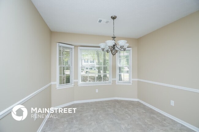 Photo - 606 Hamlet Ct SE