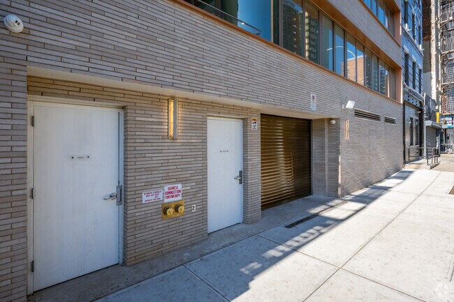 Photo - 208 Delancey St