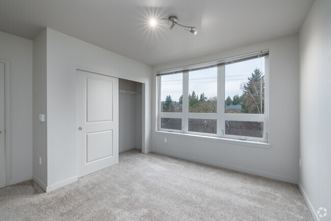2BR, 2BA - 811SF