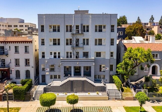 Photo - 447 S. Rampart Blvd - Studio & 1 Bedroom A...