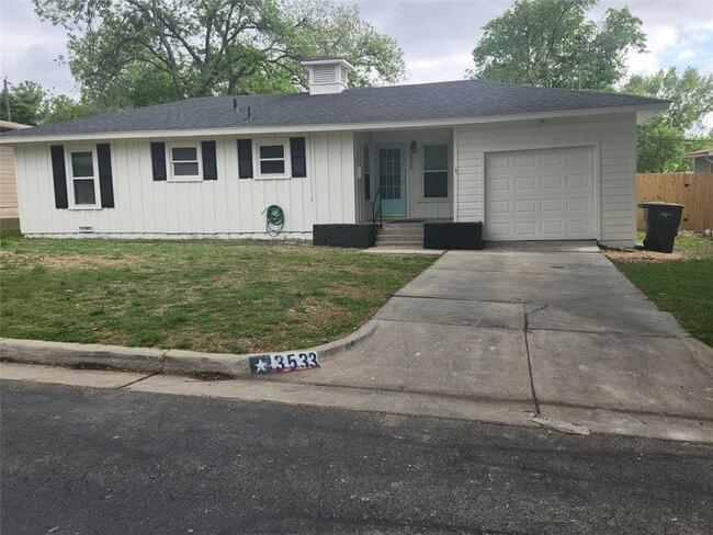 Photo - 3533 Binyon Ave