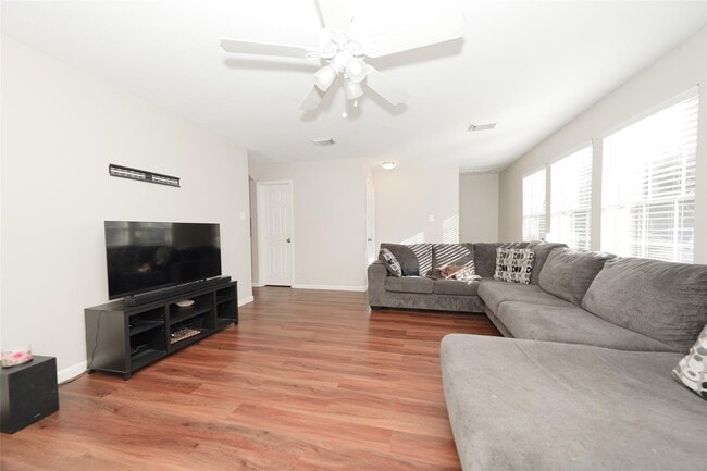 Photo - 6423 Austinville Dr