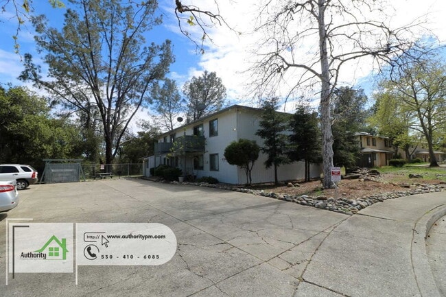 Building Photo - 1553 Bramble Pl Unit 4
