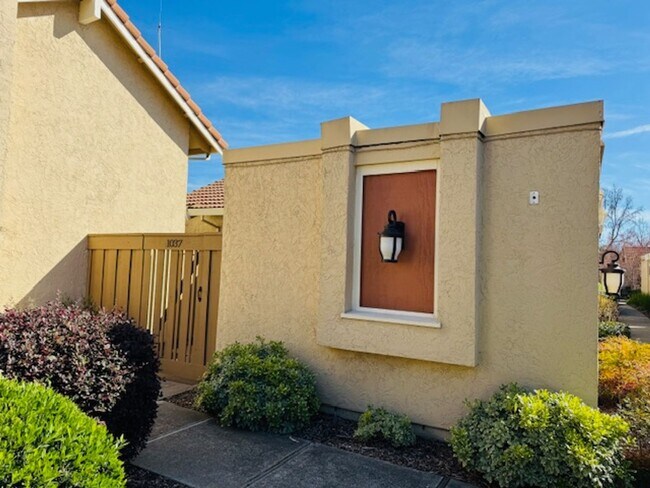 Building Photo - Tastefully updated 2 bedroom/2 bath, single level townhome w/attached 2 car garage!