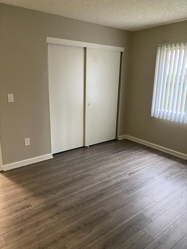 Twin Oaks Apartments